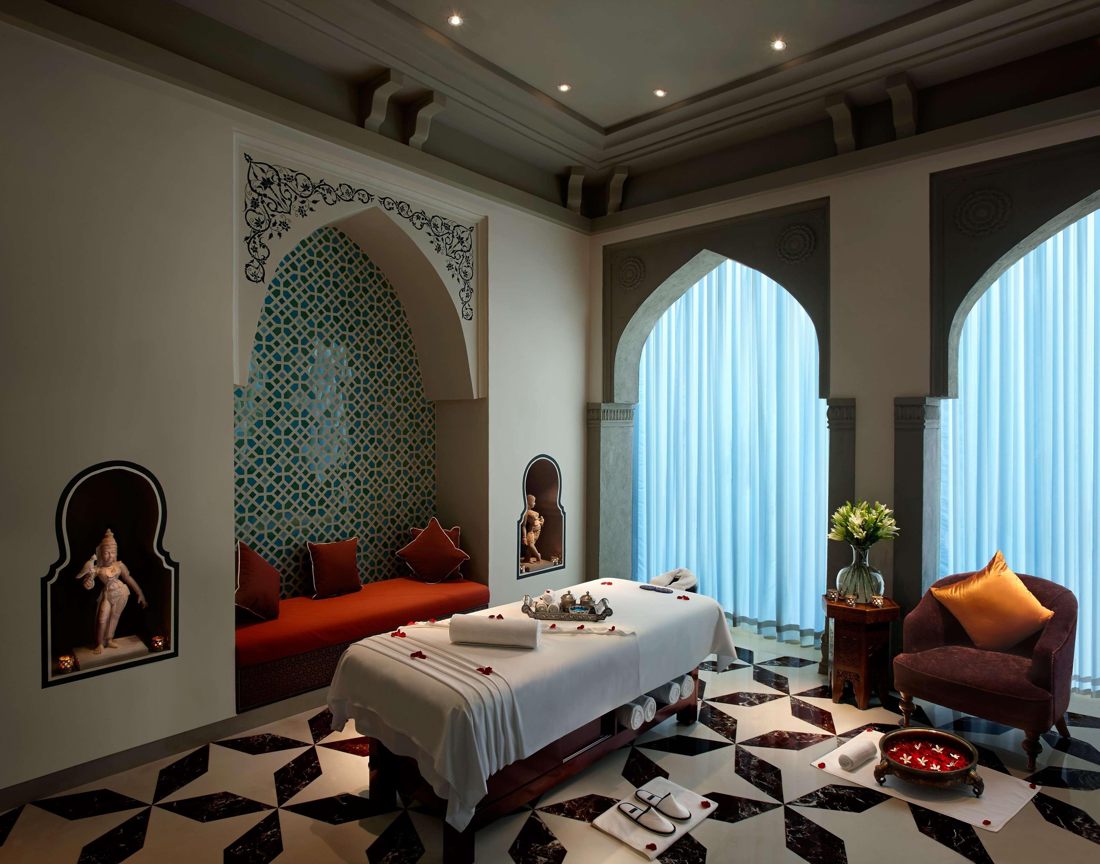 Hotel Fairmont Džajpur Exteriér fotografie A spa treatment room at the Taj Mahal Palace, Mumbai, India